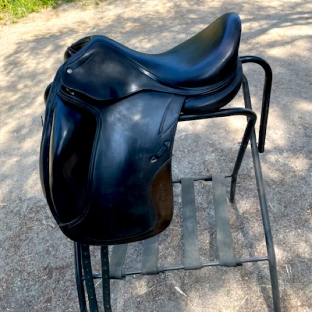 Stunning CWD SE08 DRESSAGE saddle.